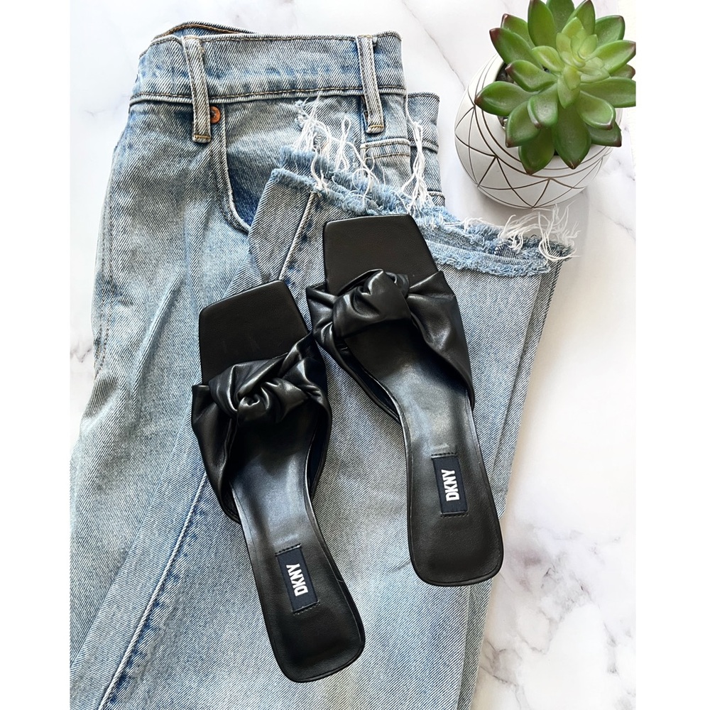 Black Knotted Kitten Heel